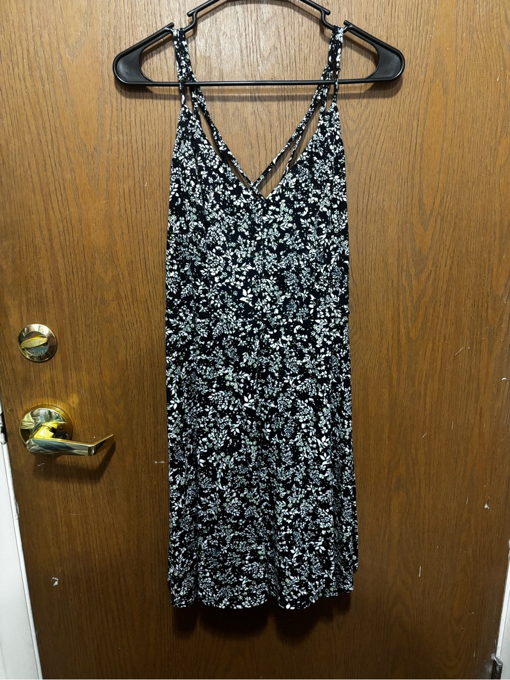 nine britton Black Floral Strappy V-Neck dress